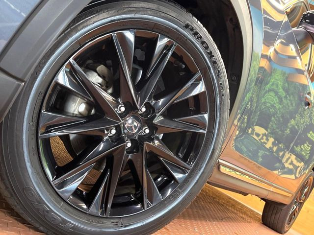 �y����19�C���`�A���~�z�C�[���z�O�ςɃ}�b�`���������A���~�z�C�[���𑕒����Ă���܂��B�e��ЊO�A���~�z�C�[����A�X�^�b�h���X�^�C�����戵�����Ă���܂��B���񂲑��k����������