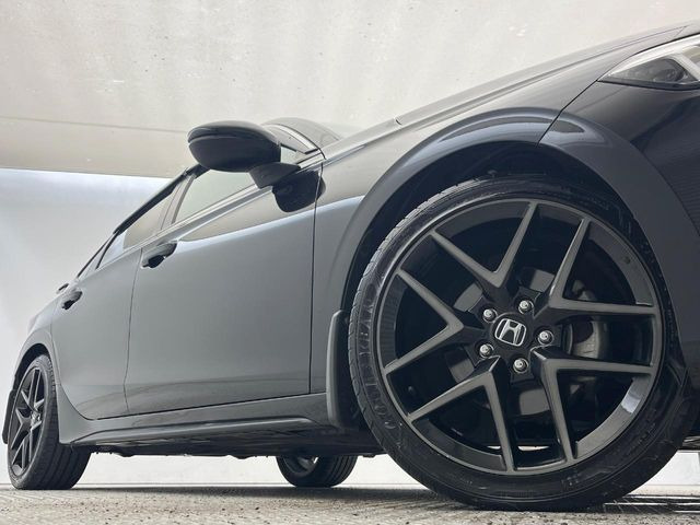 �y����18�C���`�A���~�z�C�[���z�O�ςɃ}�b�`���������A���~�z�C�[���𑕒����Ă���܂��B�e��ЊO�A���~�z�C�[����A�X�^�b�h���X�^�C�����戵�����Ă���܂��B���񂲑��k����������