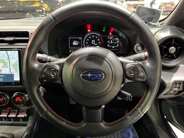 �y�����v�����X�e�A�����O�z�㎿�Ȋv���g�p���邱�ƂŁA��ɂ����������݂ƂĂ��^�]���₷���n���h���ł���