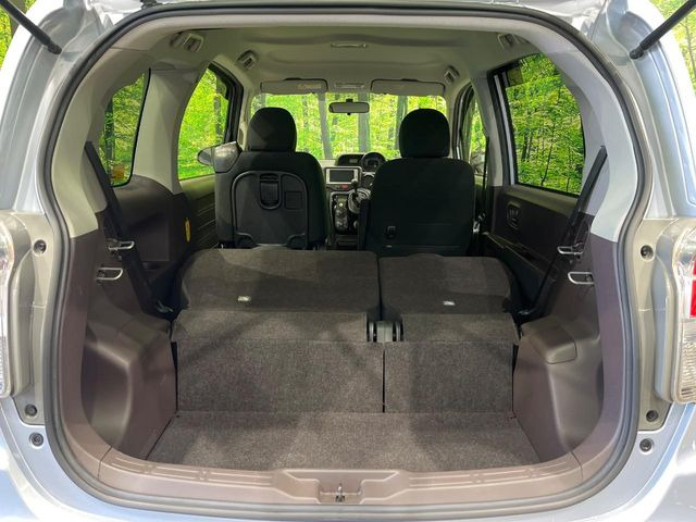 ���i�̂���������ʋ΁A���}���ɏ\���ȉ׎��X�y�[�X���m�ۂ��Ă���܂��B�Z�J���h�V�[�g��|���ƁA�傫�ȉו��̐ύڂ��\�ł���