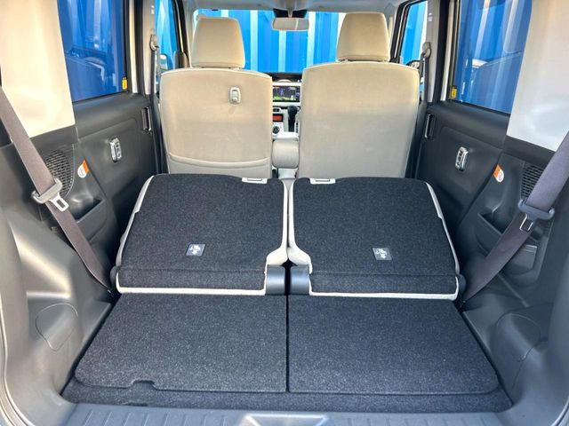 ���i�̂���������ʋ΁A���}���ɏ\���ȉ׎��X�y�[�X���m�ۂ��Ă���܂��B�Z�J���h�V�[�g��|���ƁA�傫�ȉו��̐ύڂ��\�ł���