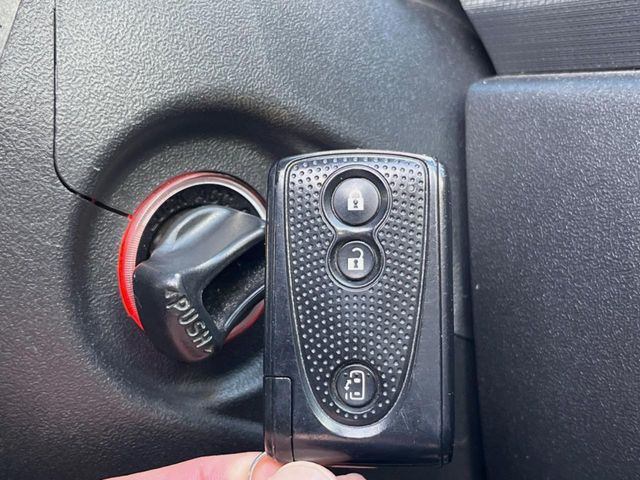 �y�L�[���X�z�������ꂽ�ꏊ����ł��{�^����Ńh�A�̊J���E�{�����ł���̂łƂ��Ă��֗�!�h�A�̌�������ɏ������邱�Ƃ�����܂����