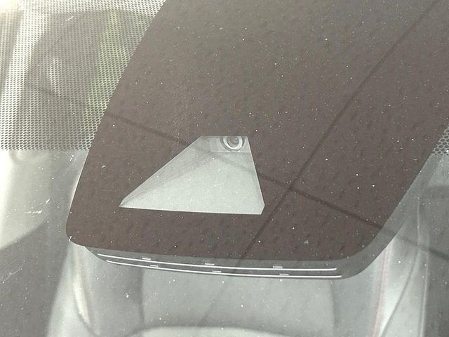 �y�v���N���b�V���Z�[�t�e�B�z�O���̎ԗ��������m���A�Փ˂������Ȏ��͌x��Œ��ӂ𑣂��A�u���[�L�𓥂ޗ͂��T�|�[�g�B�u���[�L�𓥂߂Ȃ������ꍇ�͏Փ˔�Q�y���u���[�L���쓮�A�Փˉ�����T�|�[�g���܂��B