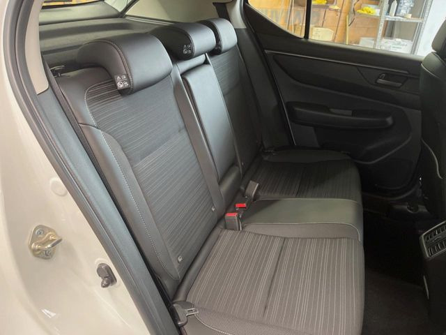 ���i���ȃI���W�i���t���A�}�b�g���I�v�V�����ɂĂ��p�ӂ��Ă���܂��B���D���ȃf�U�C����J���[�����Ԃɍ��킹�đI��ł����������Ƃ��ł��܂���