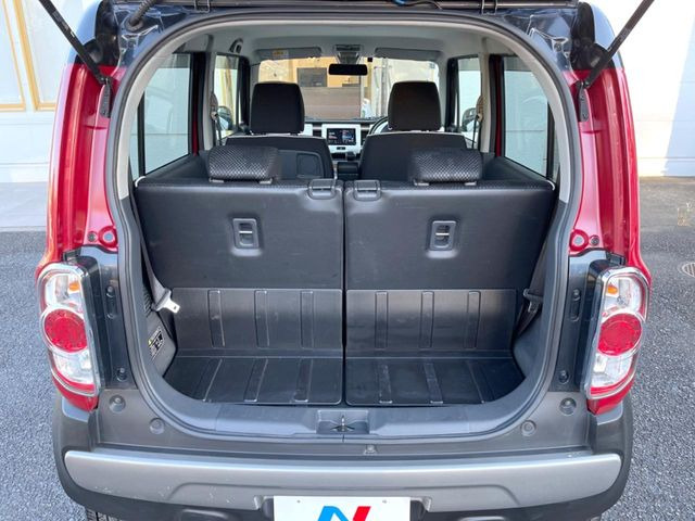 ���i�̂���������ʋ΁A���}���ɏ\���ȉ׎��X�y�[�X���m�ۂ��Ă���܂��B�Z�J���h�V�[�g��|���ƁA�傫�ȉו��̐ύڂ��\�ł���