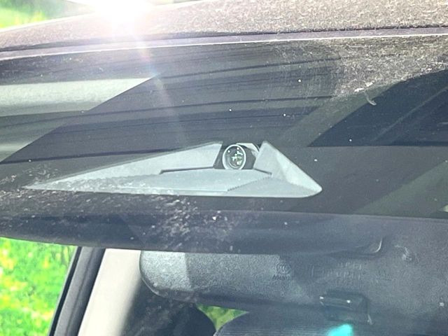 �y�z���_�Z���V���O�z���s���ɑO���̎ԗ�����F�����A�Փ˂������Ȏ��͌x��ƃu���[�L�ŏՓˉ���Ɣ�Q�y�����A�V�X�g�B�����S�Ƀh���C�u�����y���݂��������܂��B