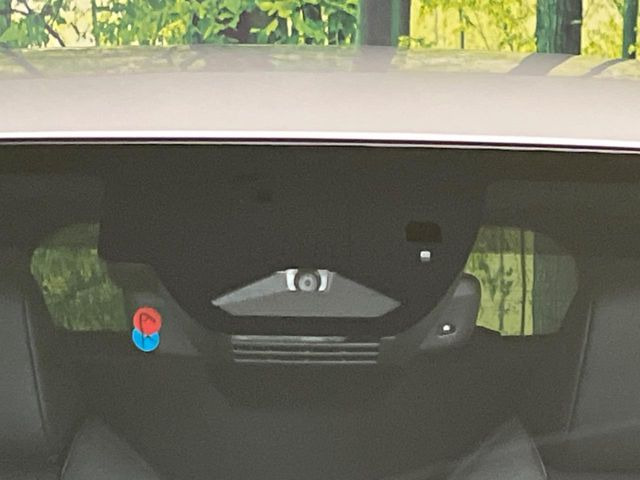 �y�g���^�Z�[�t�e�B�Z���X�z���s���ɑO���̎ԗ�����F�����A�Փ˂������Ȏ��͌x��ƃu���[�L�ŏՓˉ���Ɣ�Q�y�����A�V�X�g�B�����S�Ƀh���C�u�����y���݂��������܂��B