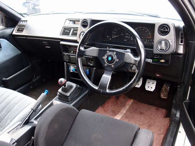 �������Y��Ƀ��[���N���[�j���O�ς݂ƂȂ�܂��B���΂��̌��ȏL����F���܂̏L����������܂���B����]�ɉ�����RECARO���Ȃǂ̃X�|�[�c�V�[�g�ɕύX���\�ł��B���C�y�ɂ����k�������܂�