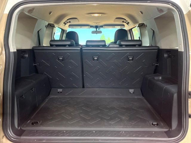 ���i�̂���������ʋ΁A���}���ɏ\���ȉ׎��X�y�[�X���m�ۂ��Ă���܂��B�Z�J���h�V�[�g��|���ƁA�傫�ȉו��̐ύڂ��\�ł���