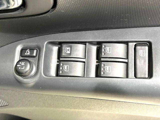 �y�d���i�[�~���[�z�T�C�h�~���[�͓d���i�[���ƂȂ��Ă���A�������ԏ�ł��L�Y�������X�N��}�����܂��B