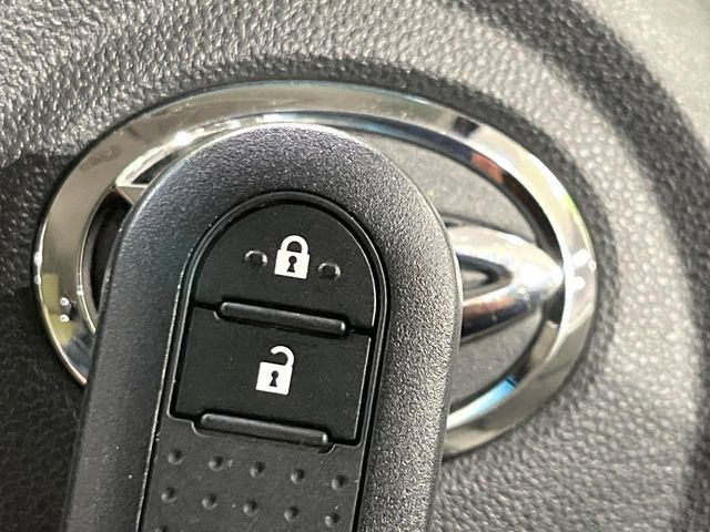 �y�L�[�t���[�V�X�e���z�J�o����|�P�b�g�ɓ��ꂽ�܂܂ł��h�A�̎{���E�������\�ȃX�}�[�g�L�[�𑕔��B�G���W���̃I���E�I�t�����J�M�����o���K�v����������Ƃ��Ă��֗��ł���