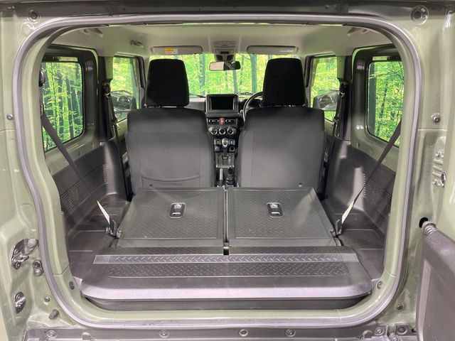 ���i�̂���������ʋ΁A���}���ɏ\���ȉ׎��X�y�[�X���m�ۂ��Ă���܂��B�Z�J���h�V�[�g��|���ƁA�傫�ȉו��̐ύڂ��\�ł���