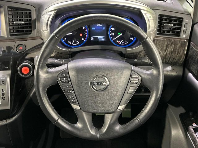 �y�����v�����X�e�A�����O�z�㎿�Ȋv���g�p���邱�ƂŁA��ɂ����������݂ƂĂ��^�]���₷���n���h���ł���