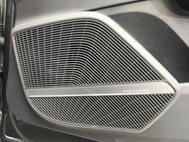 ��Bang&Olufsen�T�E���h�V�X�e��:�����C���e���A���������̃v���~�A���T�E���h�V�X�e���𑕔����Ă���A���i�����Տꊴ�̂��鉹�y���ԓ��ł��y���݂��������܂��B