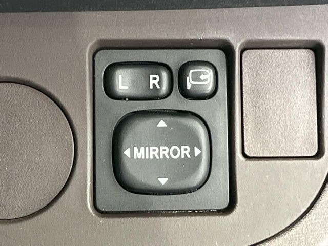 �y�d���i�[�~���[�z�T�C�h�~���[�͓d���i�[���ƂȂ��Ă���A�������ԏ�ł��L�Y�������X�N��}�����܂��B