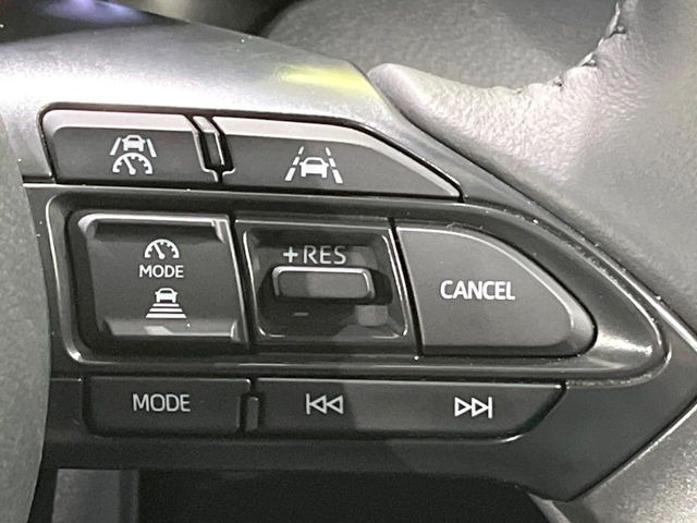 【レーダークルーズコントロール】高速道路での長距離走行が楽に!!自動で速度を保つクルーズコントロールが、衝突軽減システムと連携し、前方の車両を感知して車間を保つように速度調節してくれます!!