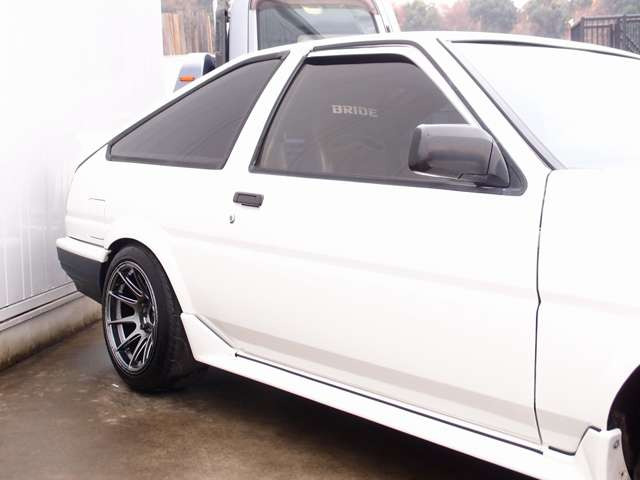 �l�C��3�h�A�n�b�`�o�b�N!�����p���_�̃g���m�t�F�C�X������!AE92���4AGE�G���W�����F�ς݂ƂȂ�AAE86MT�AAE111�t���C�z�C�[���ɕύX�ρBR134�G�A�R���������ς݂ƂȂ�܂�