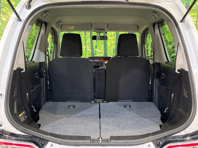 ���i�̂���������ʋ΁A���}���ɏ\���ȉ׎��X�y�[�X���m�ۂ��Ă���܂��B�Z�J���h�V�[�g��|���ƁA�傫�ȉו��̐ύڂ��\�ł���