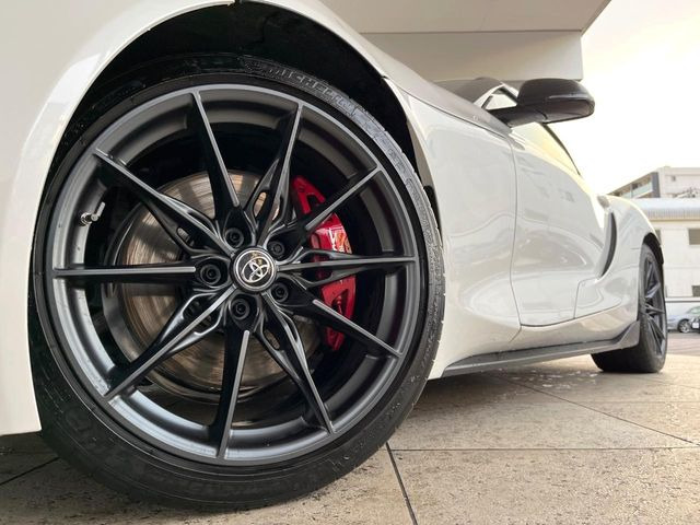 �y����19�C���`�A���~�z�C�[���z�O�ςɃ}�b�`���������A���~�z�C�[���𑕒����Ă���܂��B�e��ЊO�A���~�z�C�[����A�X�^�b�h���X�^�C�����戵�����Ă���܂��B���񂲑��k����������