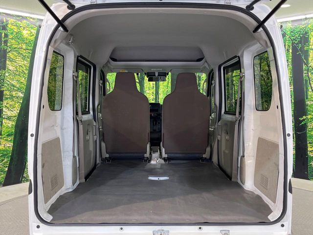 ���i�̂���������ʋ΁A���}���ɏ\���ȉ׎��X�y�[�X���m�ۂ��Ă���܂��B�Z�J���h�V�[�g��|���ƁA�傫�ȉו��̐ύڂ��\�ł���