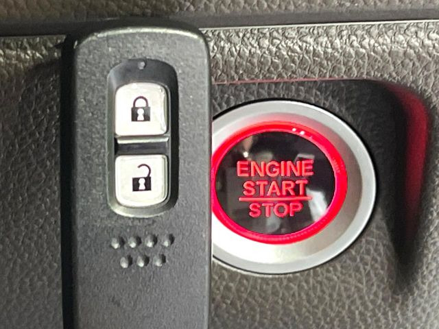 �yHonda�X�}�[�g�L�[�z�J�o����|�P�b�g�ɓ��ꂽ�܂܂ł��h�A�̎{���E�������\�ȃX�}�[�g�L�[�𑕔��B�G���W���̃I���E�I�t�����J�M�����o���K�v����������Ƃ��Ă��֗��ł���