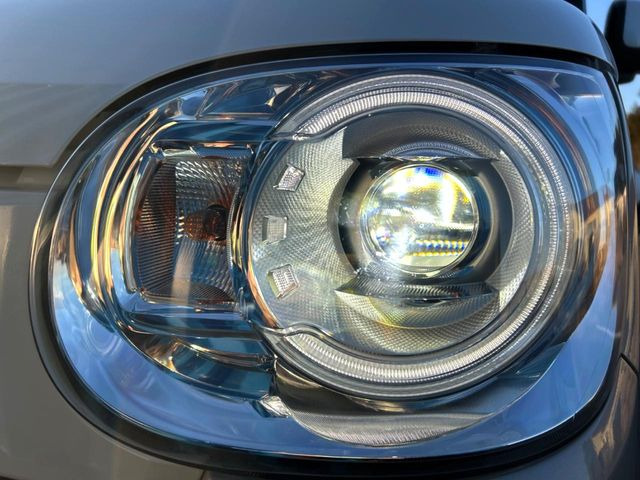 �yLED�w�b�h���C�g�z���V����ԑ��s�����ǍD�Ȏ��E���m�ۂ����S���ĉ^�]�ł��鍂�P�xLED�w�b�h���C�g�𑕔�!�_�����x�������A����d�͂��}�����Ă��܂��B