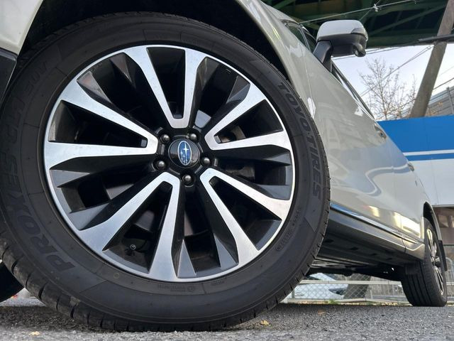 �y����18�C���`�A���~�z�C�[���z�O�ςɃ}�b�`���������A���~�z�C�[���𑕒����Ă���܂��B�e��ЊO�A���~�z�C�[����A�X�^�b�h���X�^�C�����戵�����Ă���܂��B���񂲑��k����������