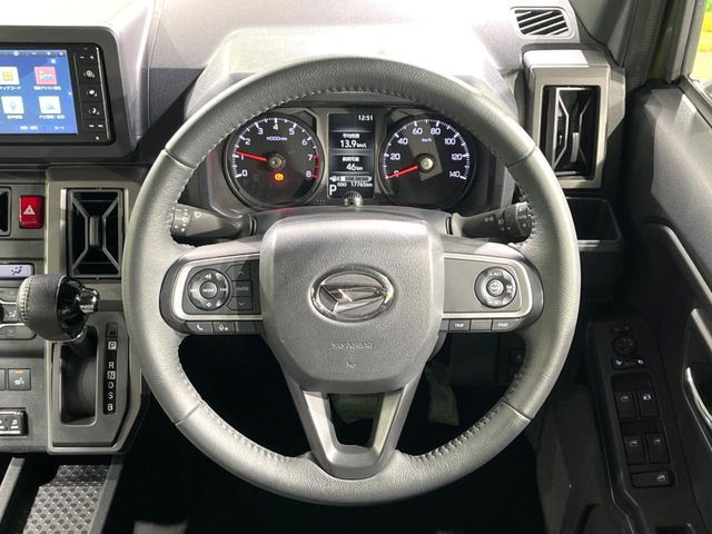 �y�����v�����X�e�A�����O�z�㎿�Ȋv���g�p���邱�ƂŁA��ɂ����������݂ƂĂ��^�]���₷���n���h���ł���