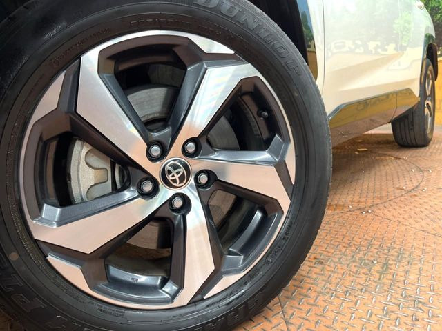 �y����17�C���`�A���~�z�C�[���z�O�ςɃ}�b�`���������A���~�z�C�[���𑕒����Ă���܂��B�e��ЊO�A���~�z�C�[����A�X�^�b�h���X�^�C�����戵�����Ă���܂��B���񂲑��k����������