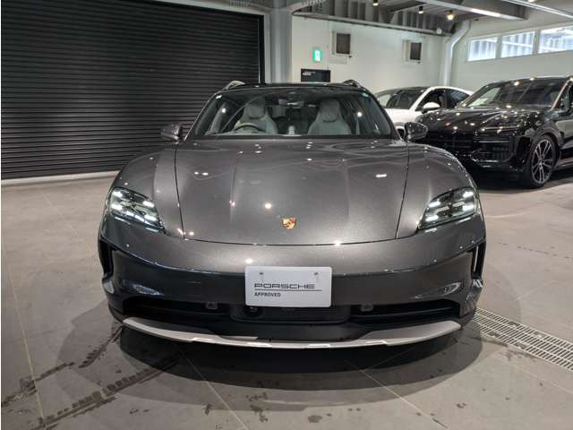 タイカンクロスツーリスモ4 4+1シート 4WD