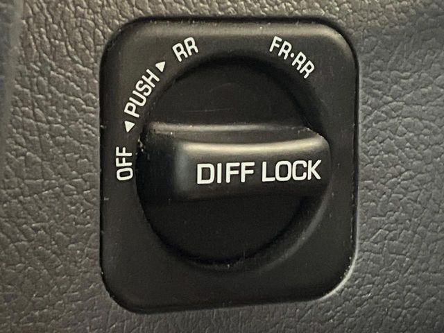 �y���A�f�t���b�N�z���H��ᓹ�ȂǂŎԂ��X�^�b�N�����ꍇ�ł��A�^�C���̋�]��}�����E�o���₷������f�t���b�N�𑕔��B�ϐ�n��I�t���[�h�ł̎g�p���������ɂ��X�X���̈��ł���