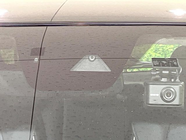 �yi-ACTIVESENSE�z���s���ɑO���̎ԗ�����F�����A�Փ˂������Ȏ��͌x��ƃu���[�L�ŏՓˉ���Ɣ�Q�y�����A�V�X�g�B�����S�Ƀh���C�u�����y���݂��������܂��B