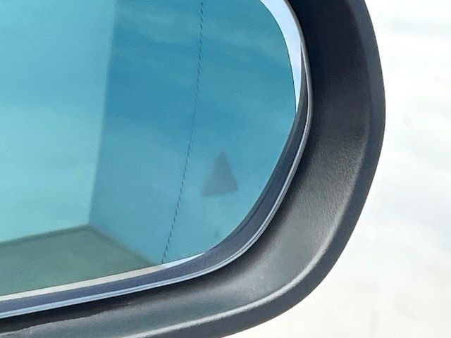 ���u���C���h�A�V�X�g�Z���T�[:���p����̎Ԃ����m���A�h���C�o�[���Ԑ��ύX���s���ۂɁA�x�����Ƌ��ɒ��ӂ𑣂��Ă������S�x���@�\�ł�!