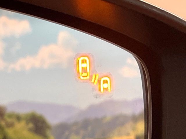 �y�u���C���h�X�|�b�g���j�^�����O�z���s���A�h�A�~���[�̎��p�ɂȂ�₷���ӏ��Ɍ㑱�Ԃ��ڋ߂���ƃT�C�h�~���[�t�߂Ɍx����\���A�h���C�o�[�ɒ��ӊ��N�����Ă���܂��B