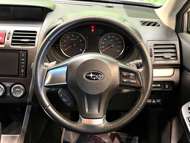 �y�����v�����X�e�A�����O�z�㎿�Ȋv���g�p���邱�ƂŁA��ɂ����������݂ƂĂ��^�]���₷���n���h���ł���