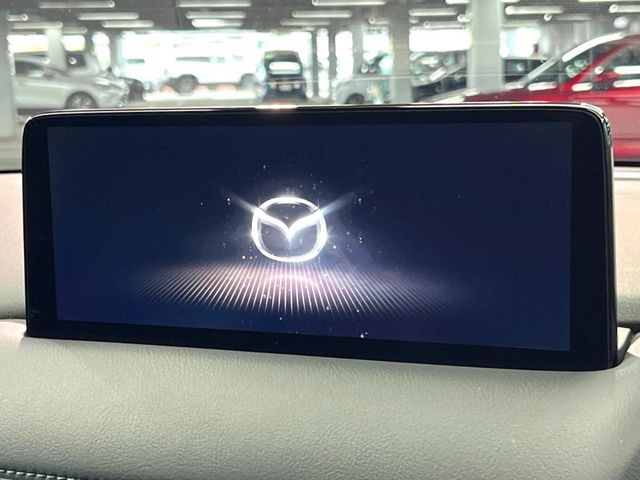 �y10.25�C���`�}�c�_�R�l�N�g�z�ԓ��̕��͋C�Ƀ}�b�`������^�f�B�X�v���C�B�X�}�z�ڑ��ł̃i�r�g�p��Bluetooth�Đ����A�l�X�ȋ@�\���y���߂܂��B�����I�ȃ_�C�������삪�\�ŁA�g��������ǍD�ł��B