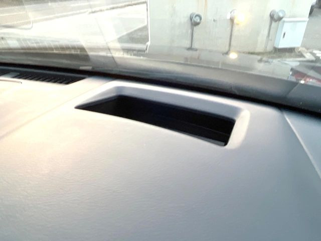 �y�w�b�h�A�b�v�f�B�X�v���C�z���݂̑��x�⑖�s�����f�W�^���\���ŉ^�]�ȑO���̃K���X�ɓ��e!�^�]���A�ڐ������炳���K�v�ȏ����m�F�ł���̂łƂ��Ă��֗��ň��S!