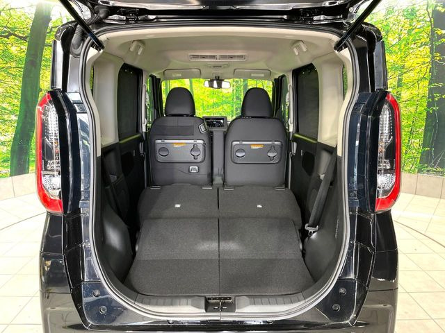 ���i�̂���������ʋ΁A���}���ɏ\���ȉ׎��X�y�[�X���m�ۂ��Ă���܂��B�Z�J���h�V�[�g��|���ƁA�傫�ȉו��̐ύڂ��\�ł���