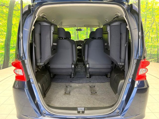 ���i�̂���������ʋ΁A���}���ɏ\���ȉ׎��X�y�[�X���m�ۂ��Ă���܂��B�Z�J���h�V�[�g��|���ƁA�傫�ȉו��̐ύڂ��\�ł���