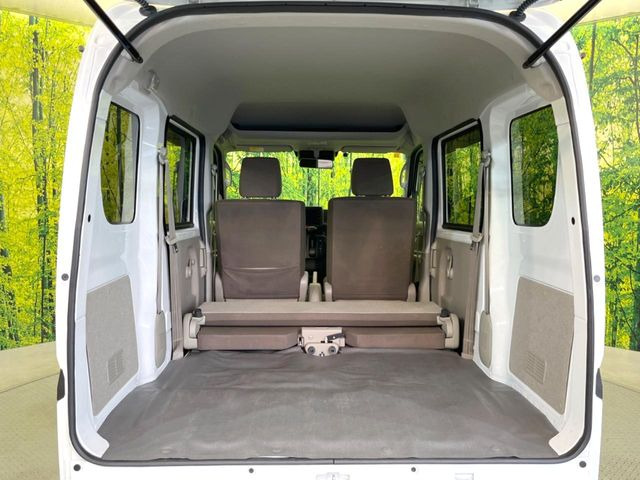 ���i�̂���������ʋ΁A���}���ɏ\���ȉ׎��X�y�[�X���m�ۂ��Ă���܂��B�Z�J���h�V�[�g��|���ƁA�傫�ȉו��̐ύڂ��\�ł���