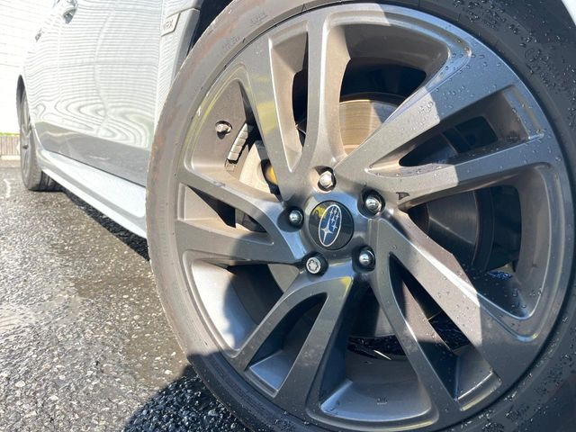 �y�����A���~�z�C�[���z�O�ςɃ}�b�`���������A���~�z�C�[���𑕒����Ă���܂��B�e��ЊO�A���~�z�C�[����A�X�^�b�h���X�^�C�����戵�����Ă���܂��B���񂲑��k����������