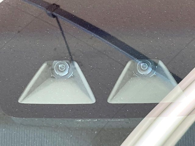 �y�X�}�[�g�A�V�X�g�z���s���ɑO���̎ԗ�����F�����A�Փ˂������Ȏ��͌x��ƃu���[�L�ŏՓˉ���Ɣ�Q�y�����A�V�X�g�B�����S�Ƀh���C�u�����y���݂��������܂��B