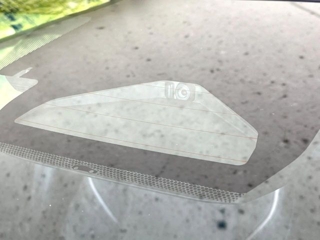 【トヨタセーフティセンス】走行中に前方の車両等を認識し、衝突しそうな時は警報とブレーキで衝突回避と被害軽減をアシスト。より安全にドライブをお楽しみいただけます。