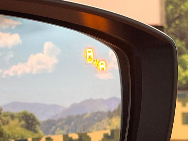 �y�u���C���h�X�|�b�g���j�^�����O�z���s���A�h�A�~���[�̎��p�ɂȂ�₷���ӏ��Ɍ㑱�Ԃ��ڋ߂���ƃT�C�h�~���[�t�߂Ɍx����\���A�h���C�o�[�ɒ��ӊ��N�����Ă���܂��B