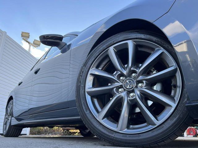 �y����18�C���`�A���~�z�C�[���z�O�ςɃ}�b�`���������A���~�z�C�[���𑕒����Ă���܂��B�e��ЊO�A���~�z�C�[����A�X�^�b�h���X�^�C�����戵�����Ă���܂��B���񂲑��k����������