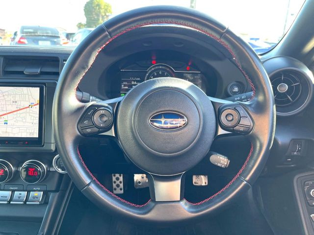 �y�����v�����X�e�A�����O�z�㎿�Ȋv���g�p���邱�ƂŁA��ɂ����������݂ƂĂ��^�]���₷���n���h���ł���