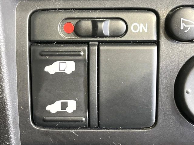 �y�p���[�X���C�h�h�A�z�X�}�[�g�L�[��^�]�Ȃ̃X�C�b�`�ŃX���C�h�h�A�̊J���\���d��������͂����ăh�A���J����K�v�������A���������q�l�ł��A�d���ו��������Ă��鎞�����N�ɊJ���߂ł��܂���