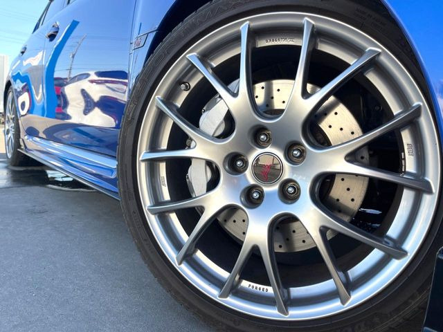 �y�����A���~�z�C�[���z�O�ςɃ}�b�`���������A���~�z�C�[���𑕒����Ă���܂��B�e��ЊO�A���~�z�C�[����A�X�^�b�h���X�^�C�����戵�����Ă���܂��B���񂲑��k����������