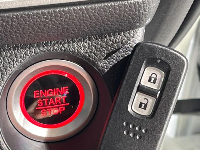 �yHonda�X�}�[�g�L�[�z�J�o����|�P�b�g�ɓ��ꂽ�܂܂ł��h�A�̎{���E�������\�ȃX�}�[�g�L�[�𑕔��B�G���W���̃I���E�I�t�����J�M�����o���K�v����������Ƃ��Ă��֗��ł���