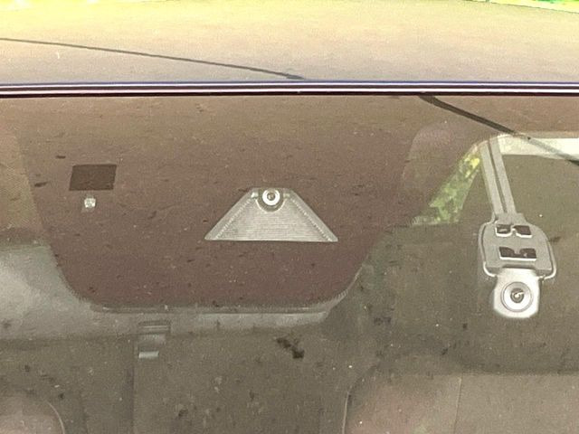 【スマートブレーキサポート】走行中に前方の車両等を認識し、衝突しそうな時は警報とブレーキで衝突回避と被害軽減をアシスト。より安全にドライブをお楽しみいただけます。